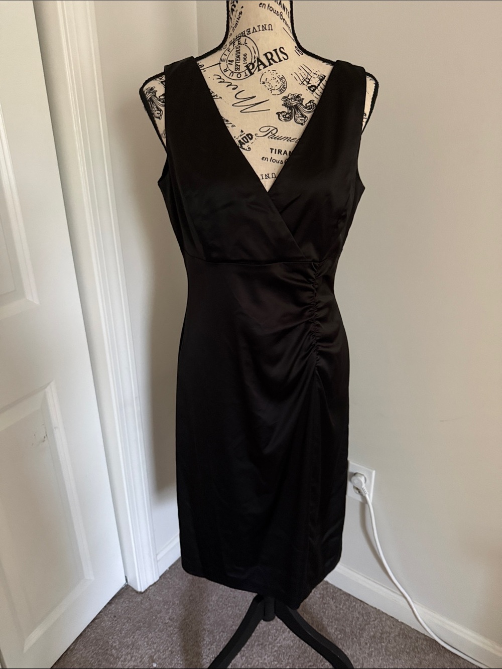 Donna Ricco Black V-Neck Sleeveless Sheath Dress size 8